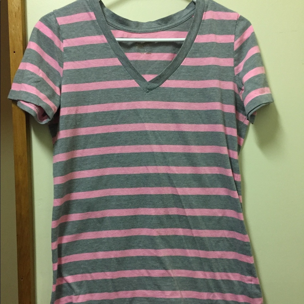⭐️⭐️Pink and gray tee